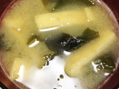 油揚げとわかめの味噌汁